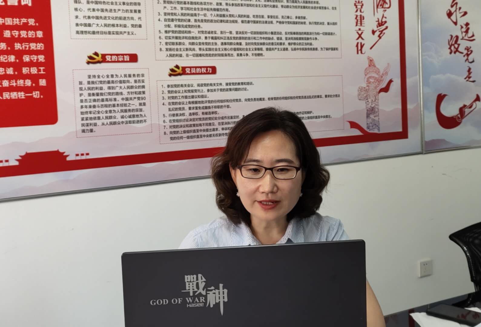 李艷.jpg